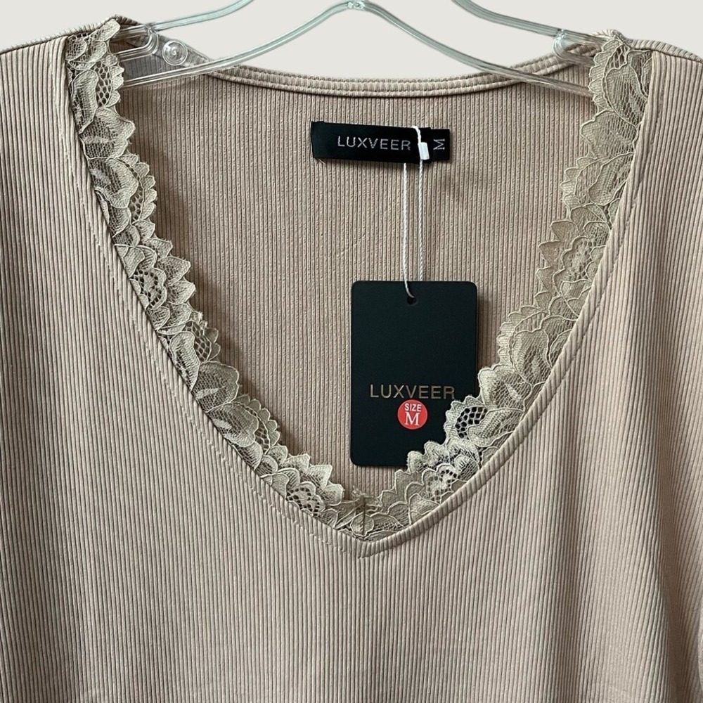 Luxveer Womens Medium Ribbed Lace Trim V Neck 3/4 Sleeve Top Taupe NWT - Picture 3 of 10